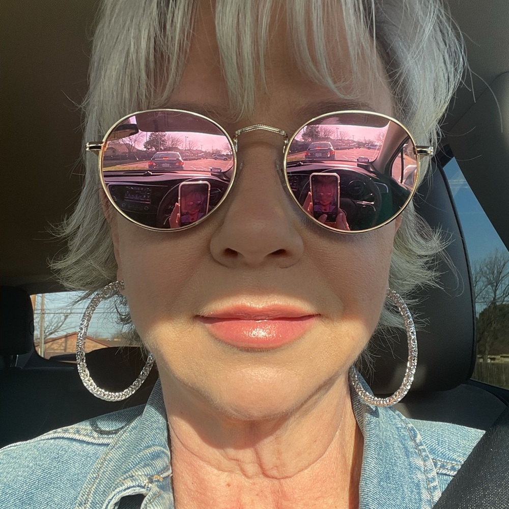 Meet your Posher, Shari